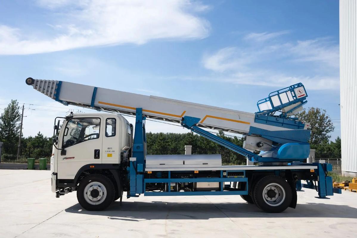 龙南县云梯上料车租赁费用