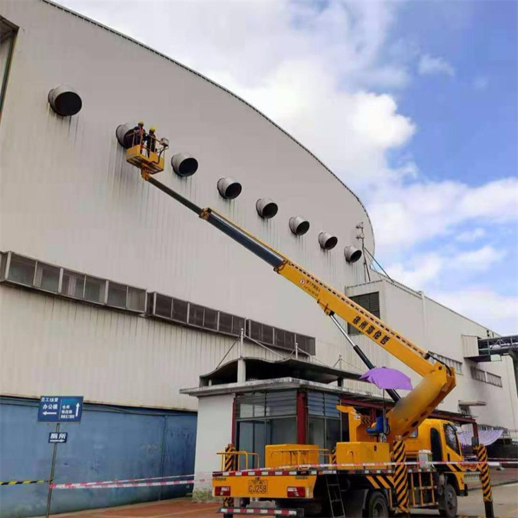 龙南县高空作业车出租服务：专业广告牌安装解决方案