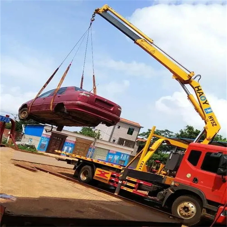 龙南县吊车吊汽车的正确方法