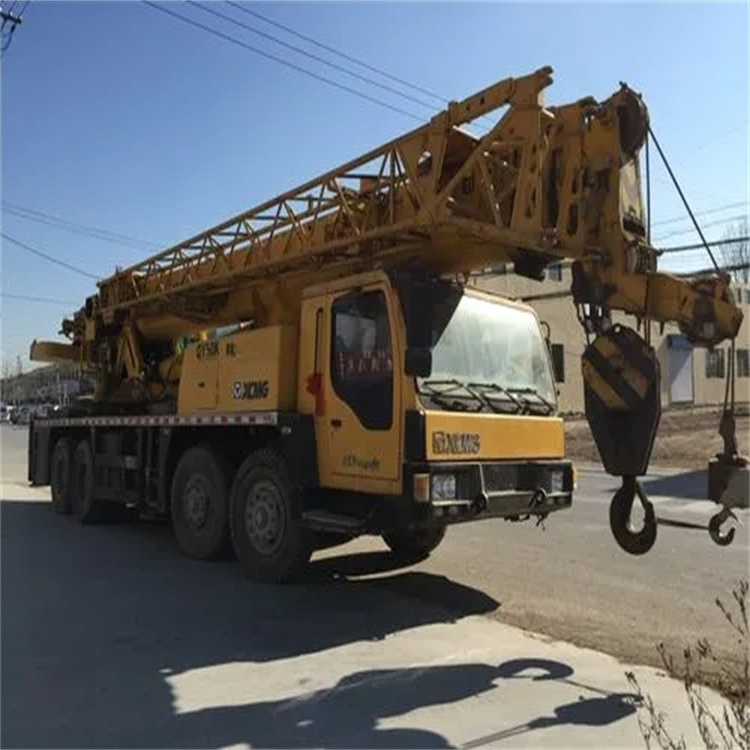 龙南县吊车吊挖机的正确办法